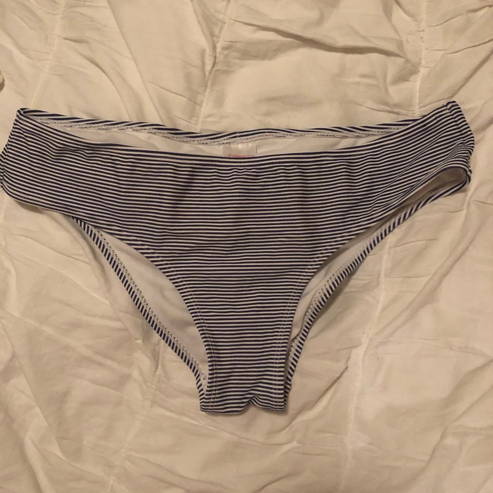 Striped bikini bottoms with back ruching